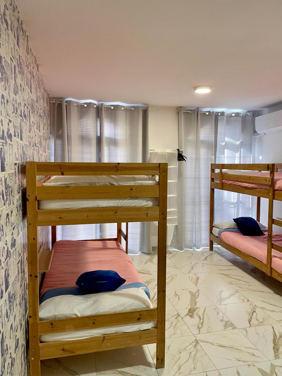 Residencia Sin Lujo Hostel
